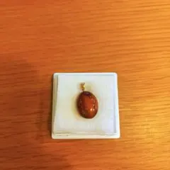 琥珀のペンダントトップ（18金）