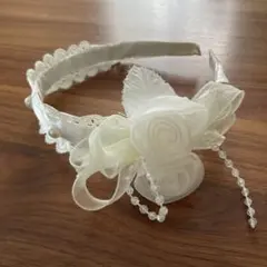 ホワイト花飾りカチューシャ
