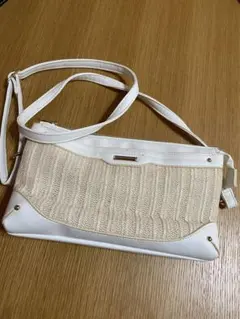 ホワイトショルダーバッグ