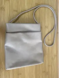 ショルダーバッグ　ライトベージュ