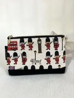 ハンドメイド　猫柄ポーチ　コスメポーチ　14㎝ファスナー