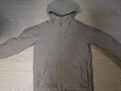 ユニクロ　ベージュ マウンテンパーカー　中綿
