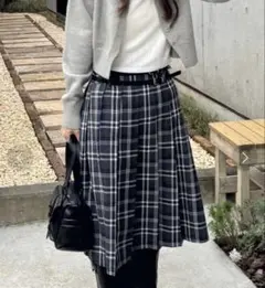 FOREVER21 ベルト付き チェック柄 プリーツミディスカートのサムネイル