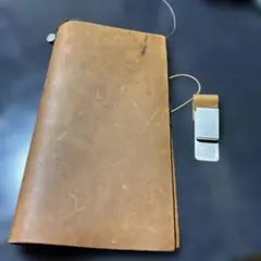 トラベラーズノート レギュラーサイズ カバー　ペンクリップ付き