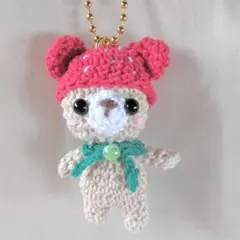 【ボールチェーン付き】いちご帽子のくまさんのあみぐるみ　ハンドメイド