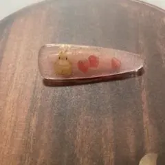 ウサギとイチゴのレジンヘアクリップ　ハンドメイド　ピンク