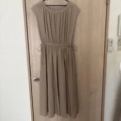 s*o様 ベージュ ノースリーブ ワンピース　GU