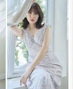 限定値下げ新品Herlipto LaceTrimmed Floral Dress