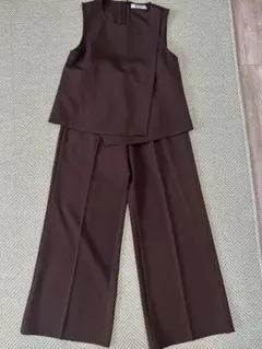 【ナノユニバース】ノースリブラウス＋タックパンツセットアップ