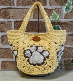 ハンドメイド毛糸モチーフバッグ(肉球　イエロー　革タグ付)