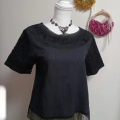 レディーストップス カットソー黒の刺繍入り 半袖