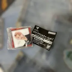 セブチ　THE8 アクリルチャーム