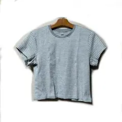 ❴UNIQLO❵グレーとホワイトのストライプ半袖Tシャツ