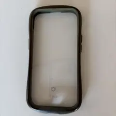iPhone15のケースです。 アイフェイス。　カーキ色