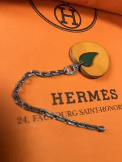 HERMES 洋梨モチーフ バッグチャーム 即発送 - メルカリ