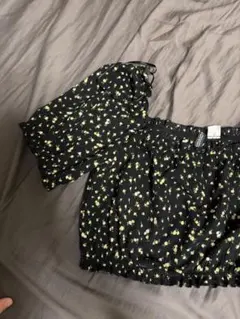 H&M DIVIDED 花柄 パフスリーブ ブラウスのサムネイル