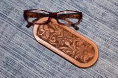 レザーカービング　メガネケース　アリゾナ風