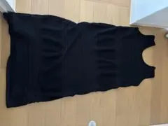 黒いノースリーブニットワンピース