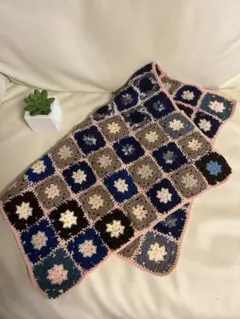 手編みグラニースクエア　マルチカバー・敷物・膝掛け等に