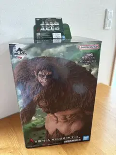 【A賞とH賞】進撃の巨人一番くじ　獣の巨人フィギュア、アクリルスタンド