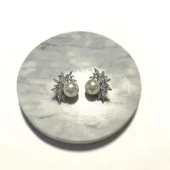 ★新品未使用★ブライダル★パール　クリスタル　モチーフピアス