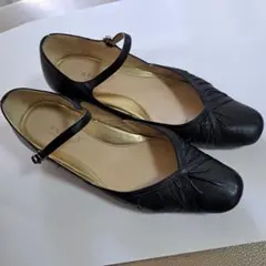 REGALブラックフラットシューズ ストラップ付き24㎝