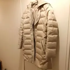 LACOSTE フード付きベージュダウンジャケット