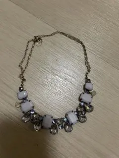 Apuweiser-riche パープルビーズとクリスタルのネックレス