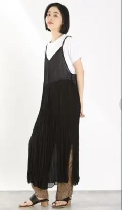 ローリーズファーム シアープリーツキャミワンピース ブラック
