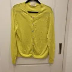 フランシュリッペ　イエローボタン付きカーディガン