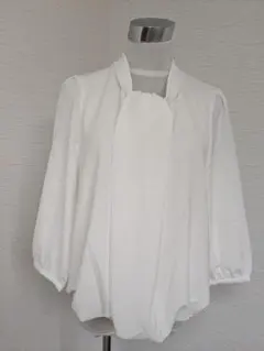 A284　新品未使用保管品　ボウタイ風ブラウス　ストレッチ　バルーン　トップス