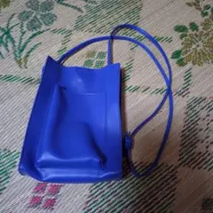 青色 ショルダーバッグ 外ポケット付き　グローバルワーク