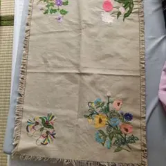 蚤の市　ヴィンテージ　クロスステッチ　ボタニカル手刺繍　タペストリー　花　ブーケ 蚤の市 ヴィンテージ クロスステッチ ボタニカル手刺繍 タペストリー