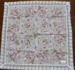 Pierre Cardinalハンカチ（花柄とレースの縁取り）