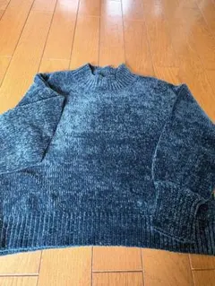 モスグリーン系　トップス