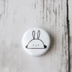 【生えうさぎ缶バッジ】オリジナルキャラクターイラスト　ゆるかわいい　ユニーク　兎