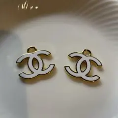 CHANEL 白ゴールドダブルCロゴチャーム 2個セット