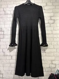 パール付きブラックニットワンピース