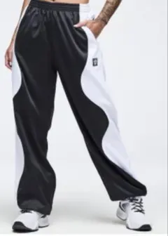 正規品 ZUMBA パンツ 赤 S - メルカリ