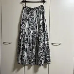 白黒幾何学模様ティアードスカート