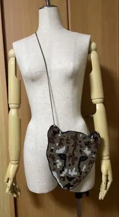ビーズ刺繍のレオパード顔型ショルダーバッグ