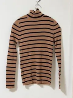 美品　ユニクロ　UNIQLO タートルネックニット　Mサイズ
