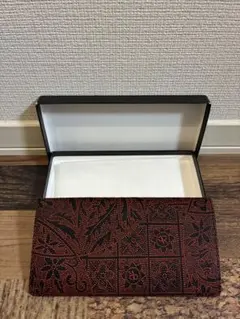 新品　印伝 二つ折り財布　小銭入れ有　カード入有　 黒×赤　花柄