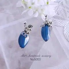 No.6002❤︎シルバーくすみネイビーくすみブルーとパール　ピアス/イヤリング