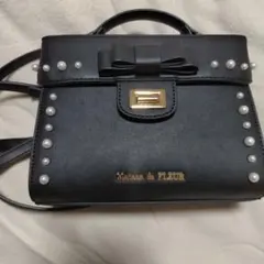 Maison de FLEUR ブラックショルダーバッグ