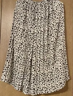 ホワイトとブラックのドット柄プリーツスカート M