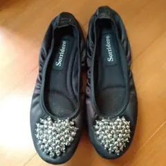 Sorridere ビーズ付き黒フラットシューズ