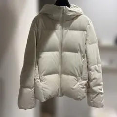 ユニクロ シームレスダウンパーカ オフホワイト Ｓ防風 撥水