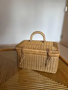 【値下げ中！】アンティーク　ラタン製 蓋付きバスケット