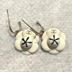 CHANEL シャネルカメリアピアス ヴィンテージココマーク フラワーシロ